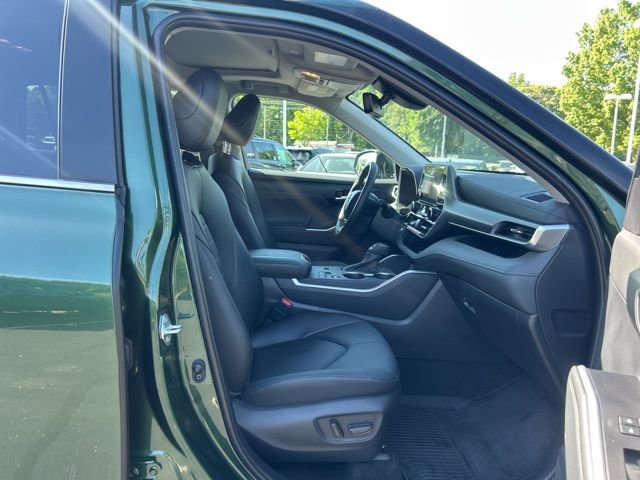 Used 2025 Toyota Highlander XLE image 20