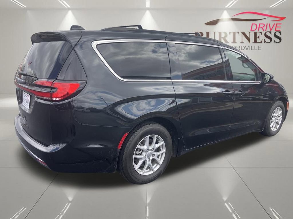 Used 2022 Chrysler Pacifica Touring-L FWD image 6