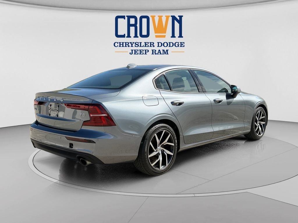 Used 2020 Volvo S60 T5 Momentum FWD image 3