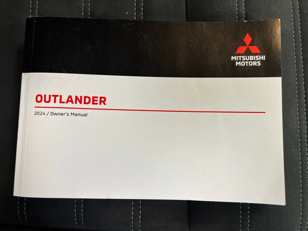 Used 2024 Mitsubishi Outlander SE AWD/4WD image 36