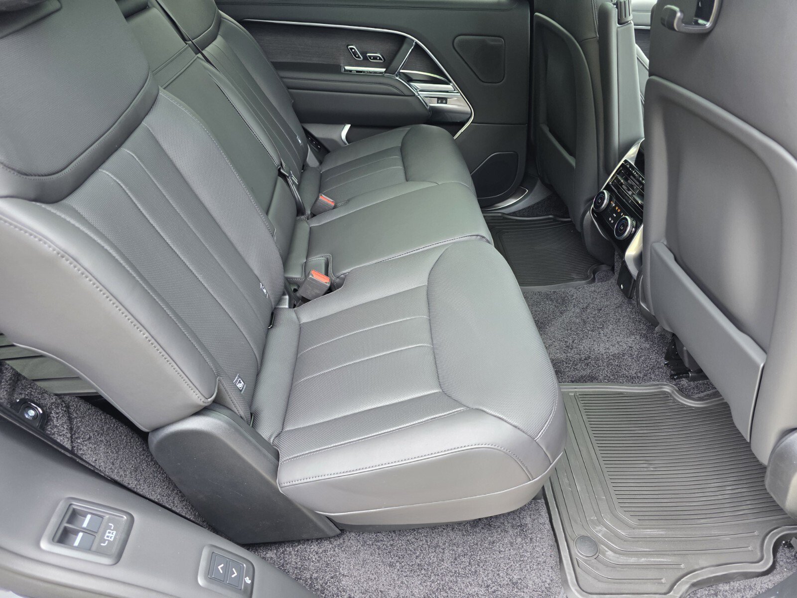 New 2026 Land Rover Range Rover Long Wheelbase SE AWD/4WD image 5