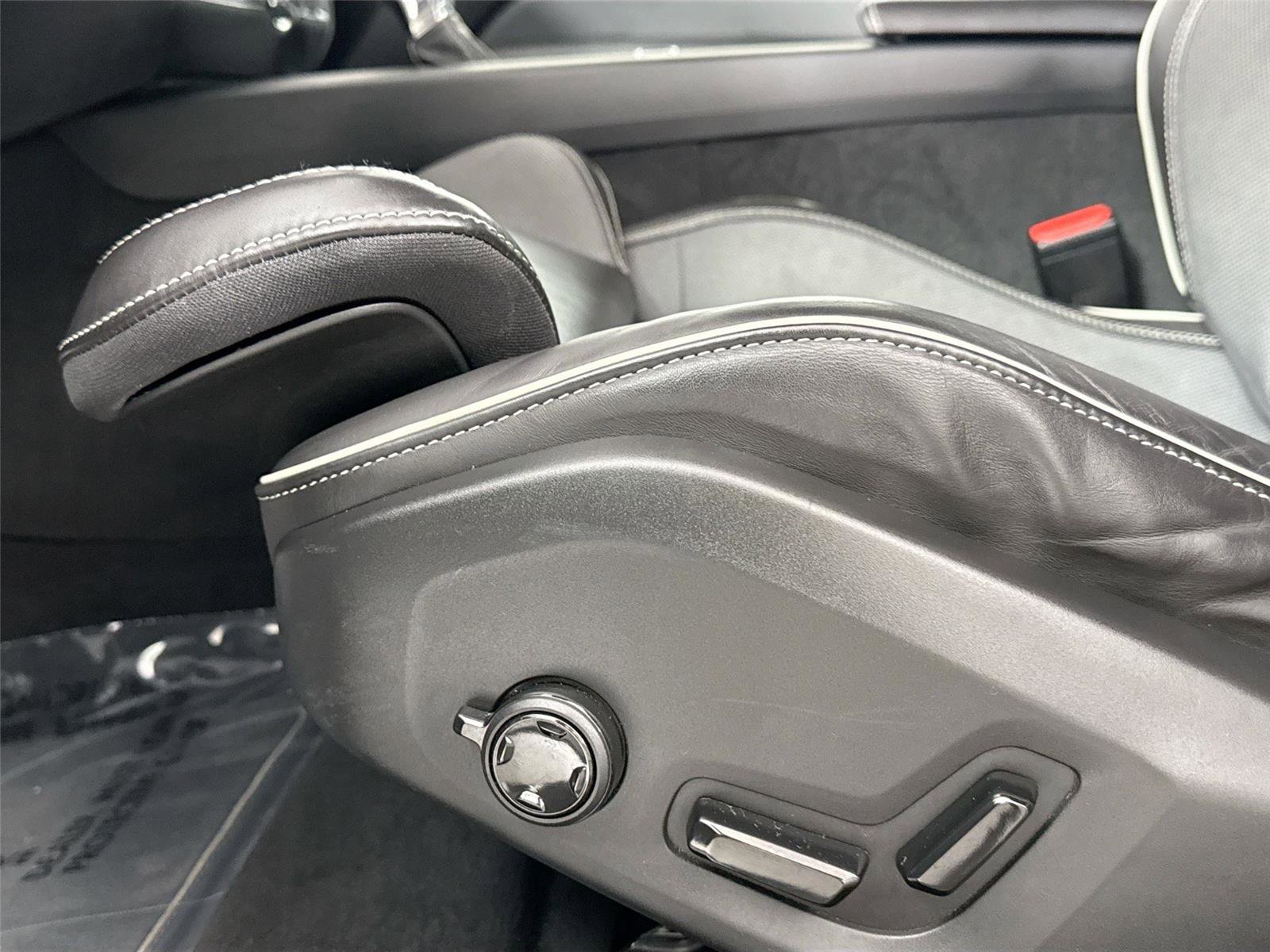 Used 2019 Volvo S60 T5 R-Design image 31