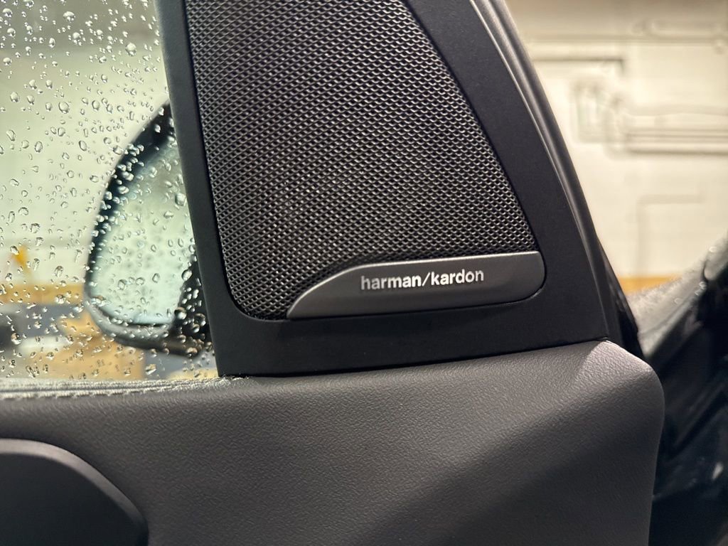 Used 2025 BMW X5 xDrive50e image 16