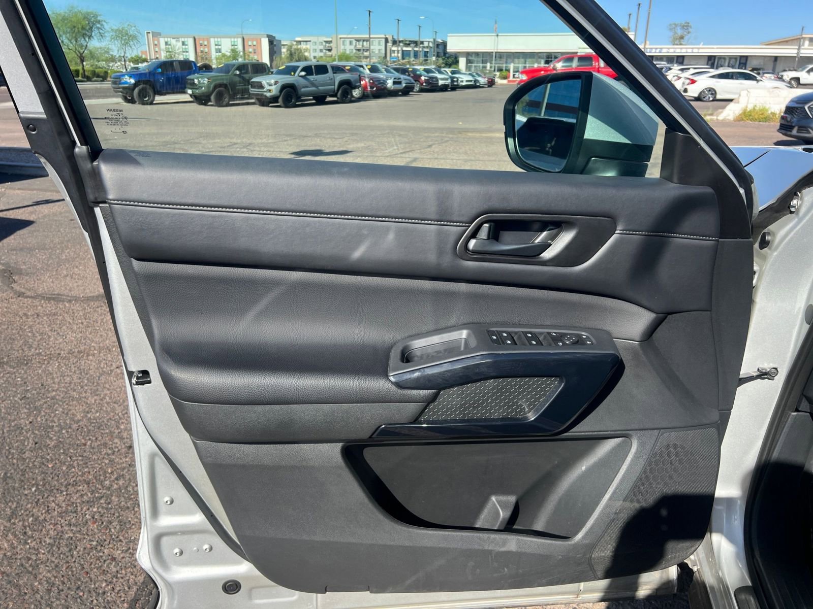 Used 2025 Nissan Pathfinder SV image 20