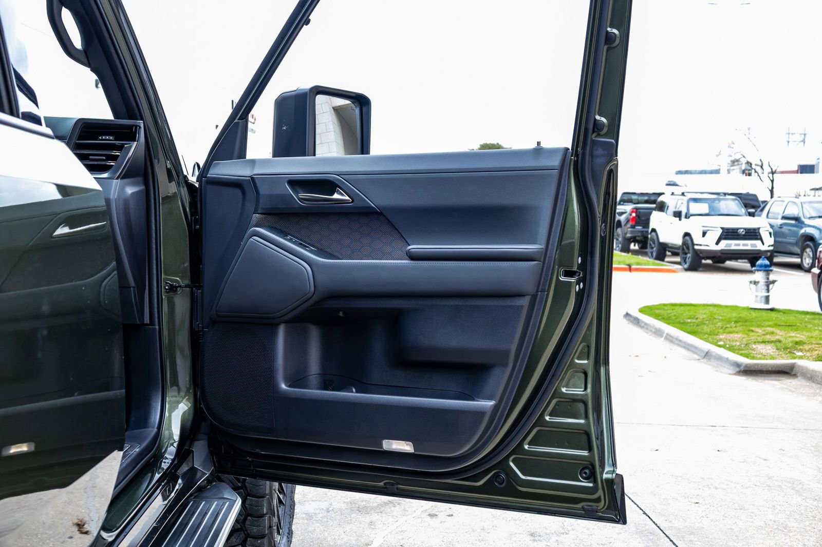 Used 2024 Lexus GX 550 w/ Accessory Package (2T) AWD/4WD image 37