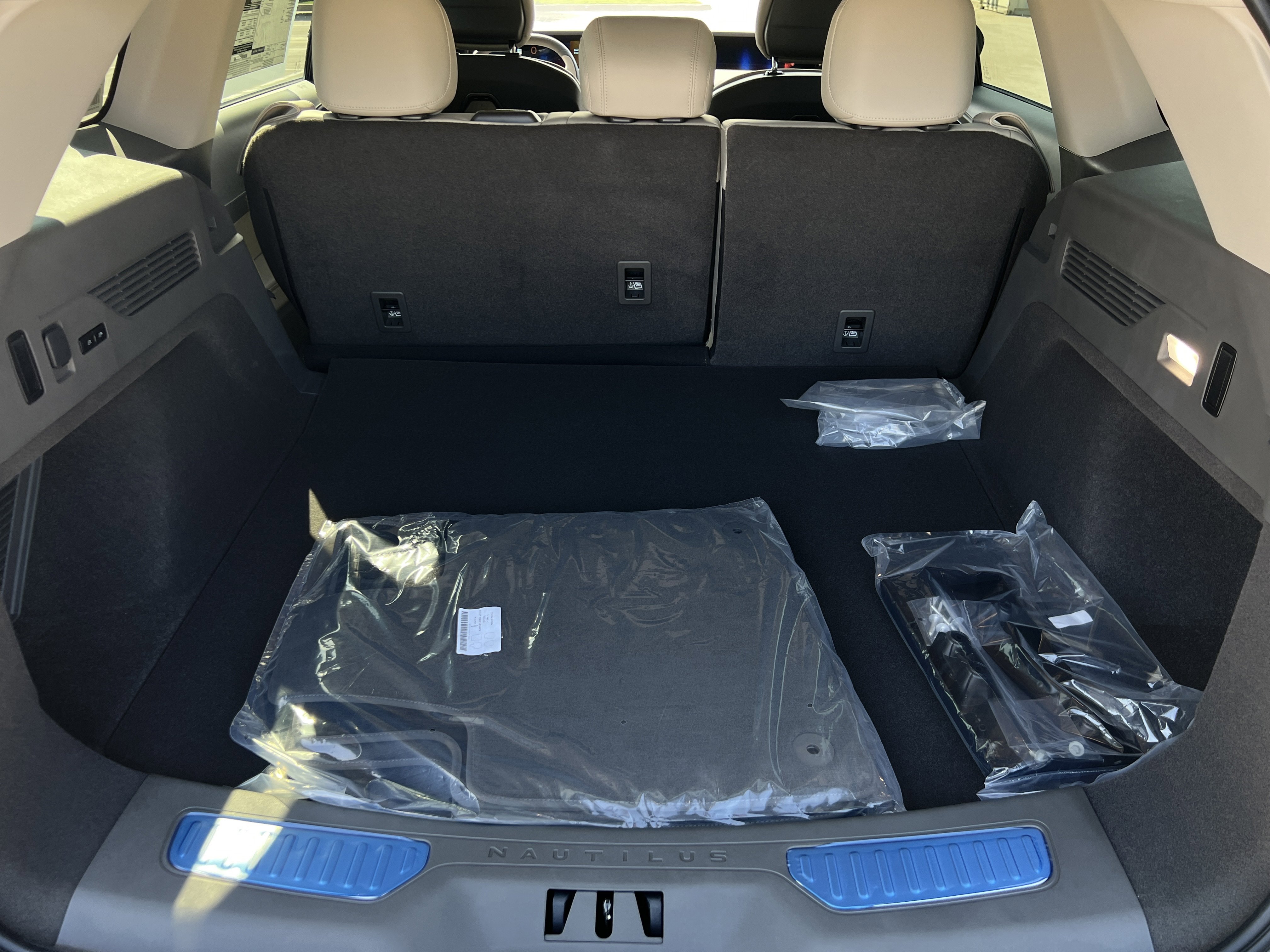 New 2025 Lincoln Nautilus Premier w/ Equipment Group 102A image 29