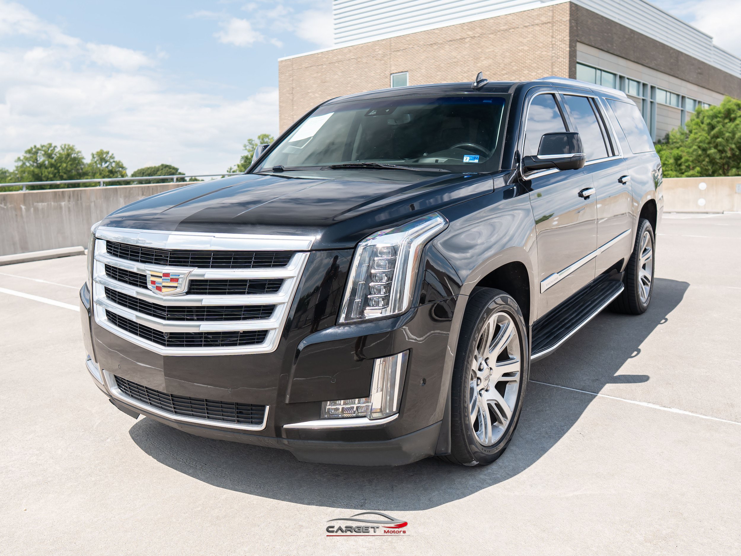Used 2018 Cadillac Escalade ESV Luxury RWD image 3