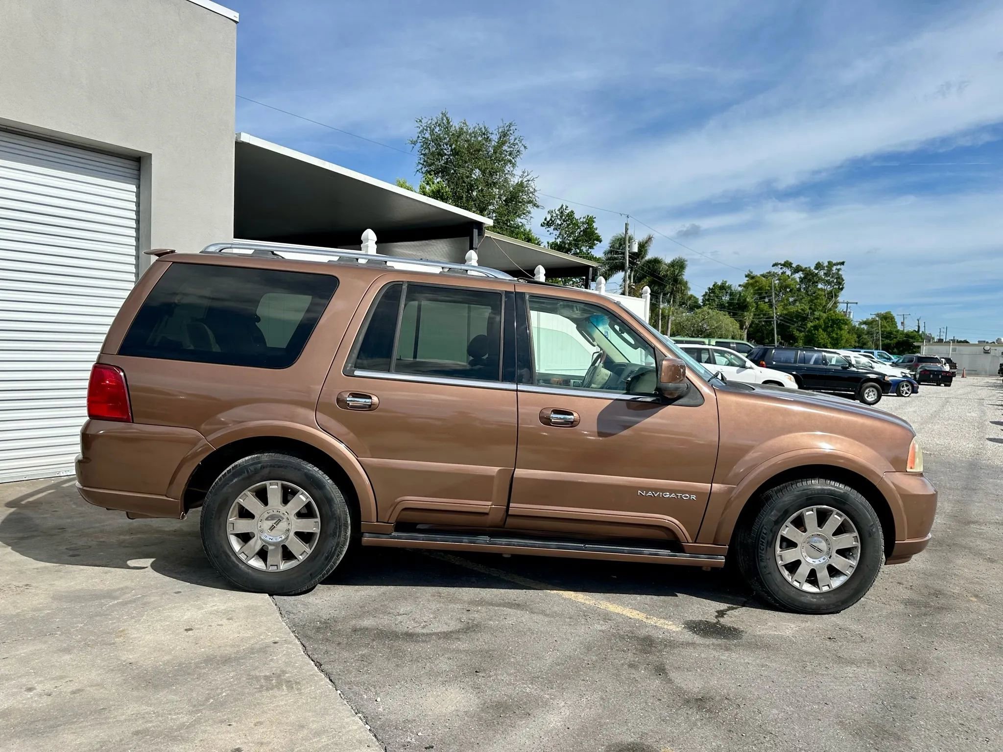Used 2004 Lincoln Navigator 2WD image 2