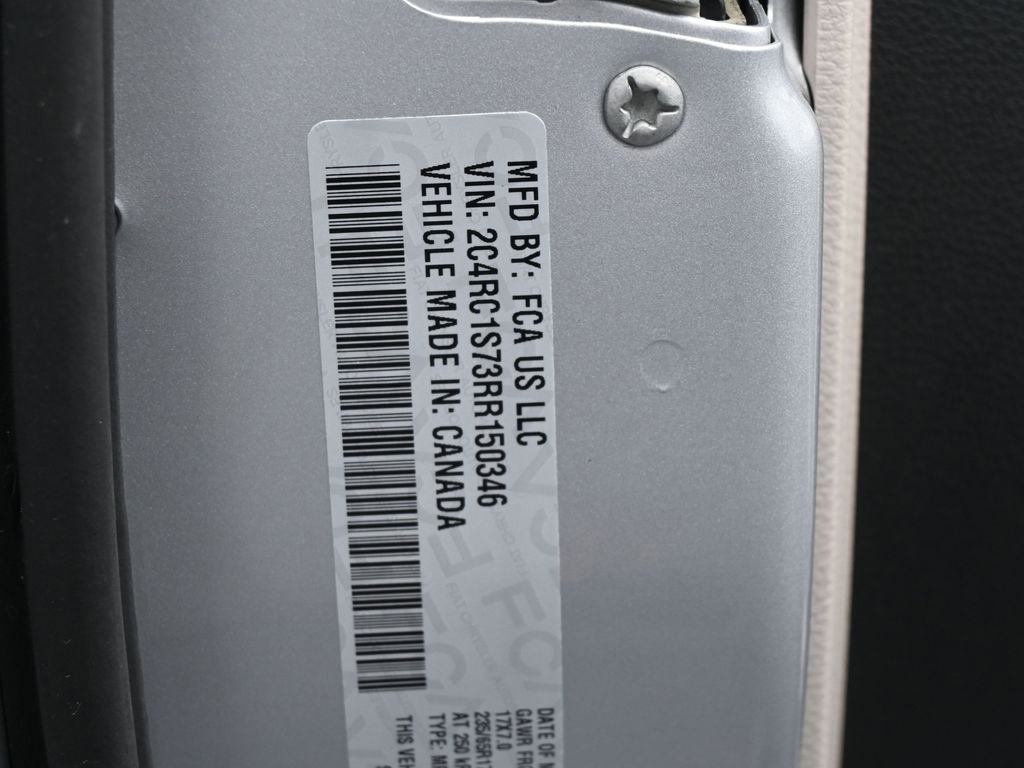 Used 2024 Chrysler Pacifica Select image 19