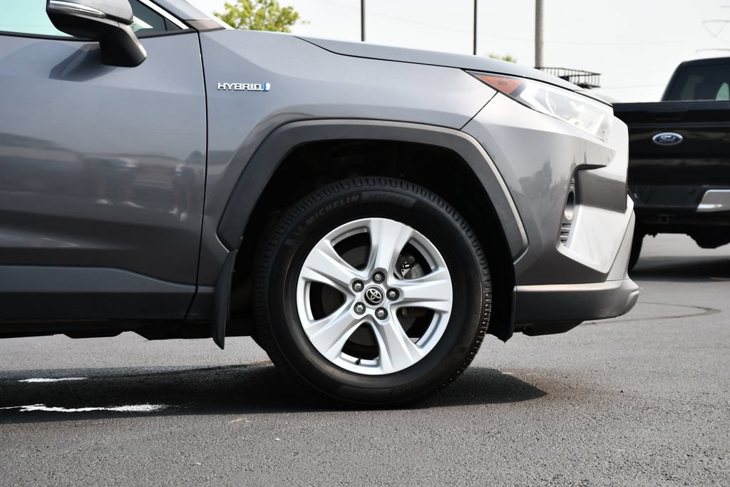 Used 2021 Toyota RAV4 XLE w/ Convenience Package AWD/4WD image 9