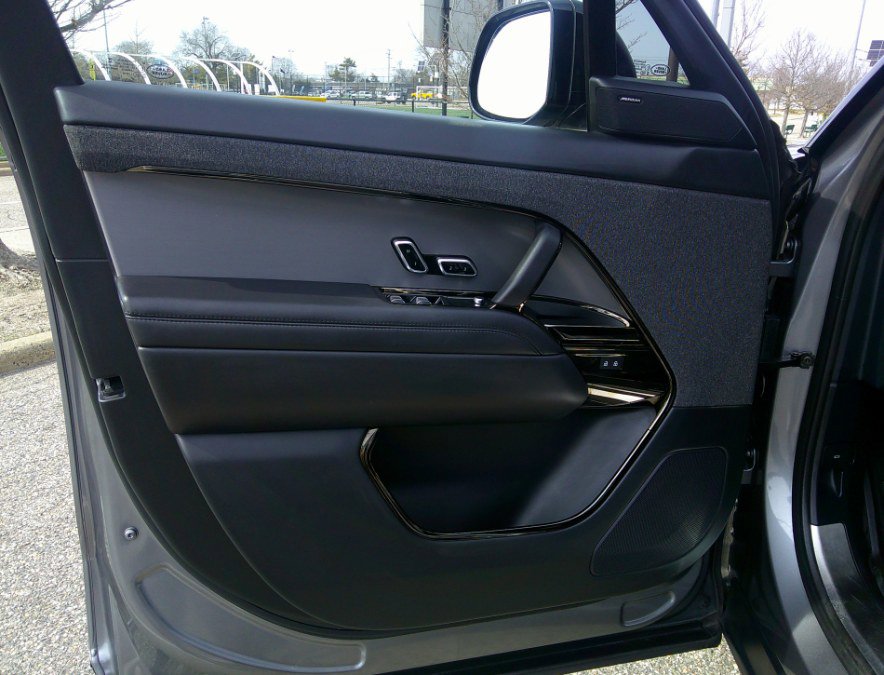 Used 2023 Land Rover Range Rover Sport SE image 27