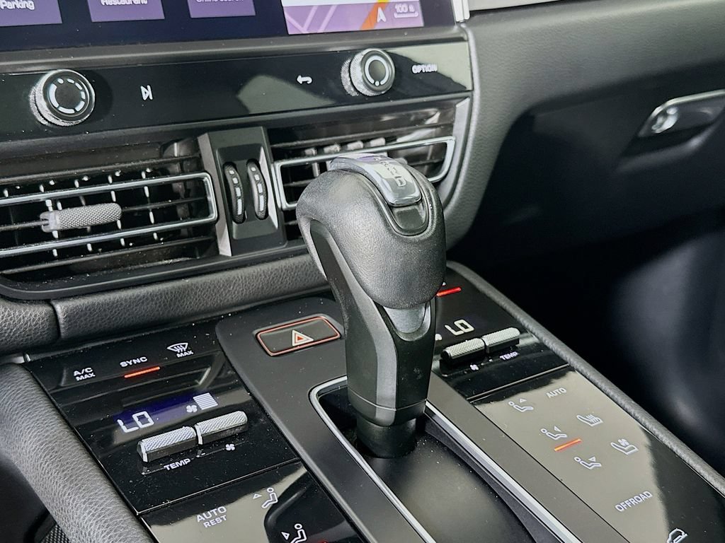 Certified 2022 Porsche Macan AWD/4WD image 19