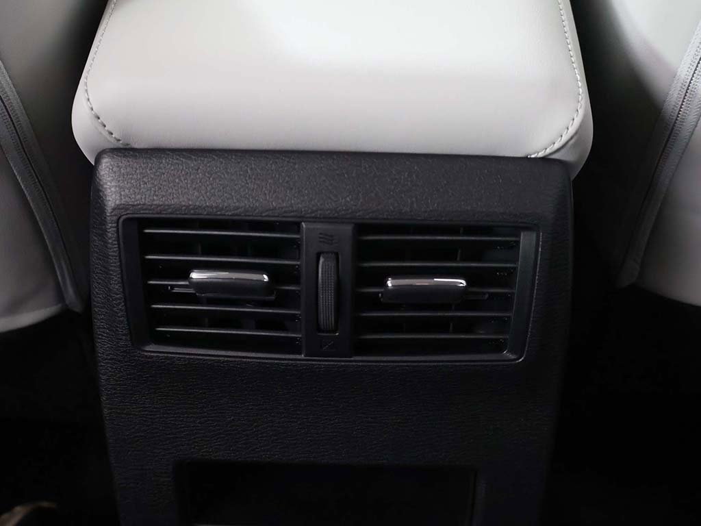 New 2025 Mitsubishi Outlander SE image 54