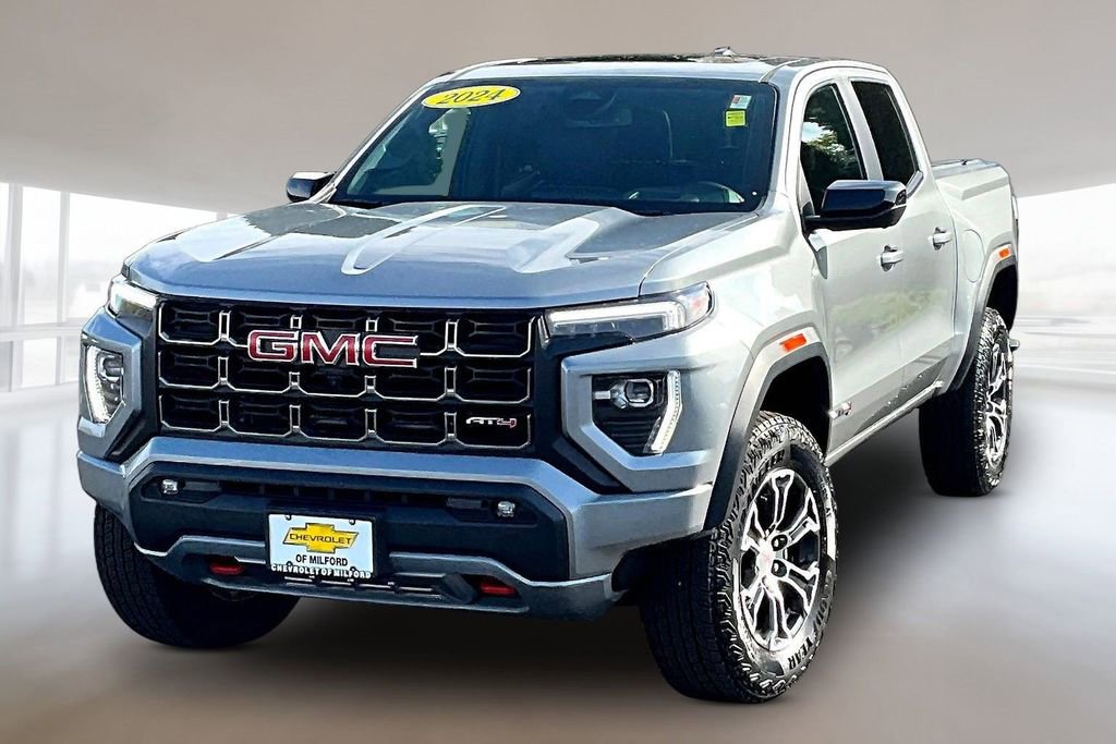Used 2024 GMC Canyon AT4 w/ AT4 Premium Package AWD/4WD image 3