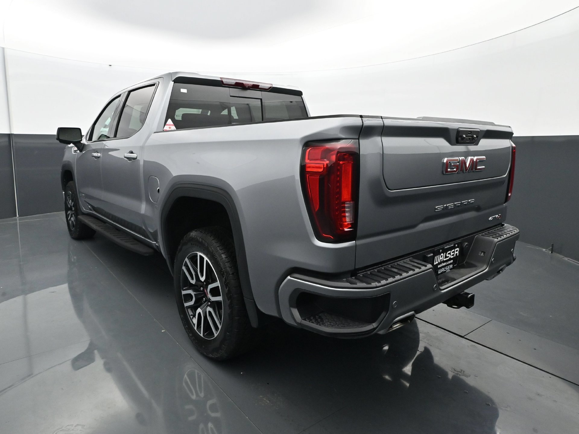Used 2024 GMC Sierra 1500 AT4 w/ Technology Package AWD/4WD image 5
