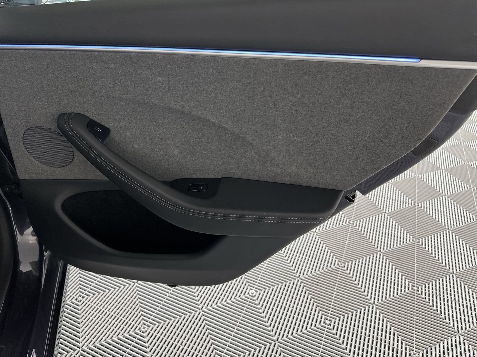 Used 2025 Tesla Model 3 image 31