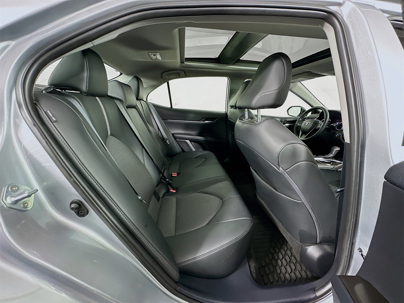 Used 2023 Toyota Camry XLE image 29