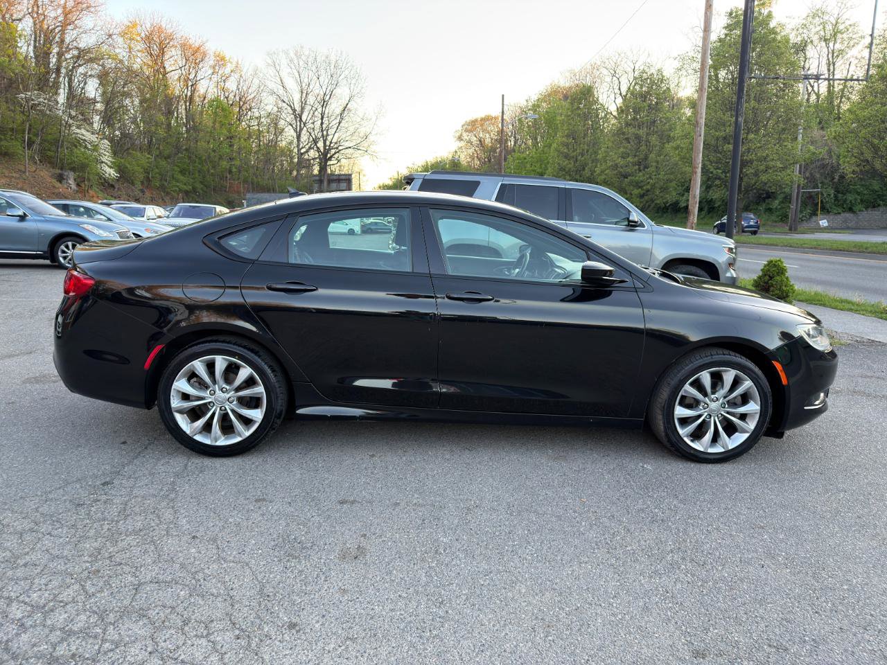 Used 2016 Chrysler 200 S image 4