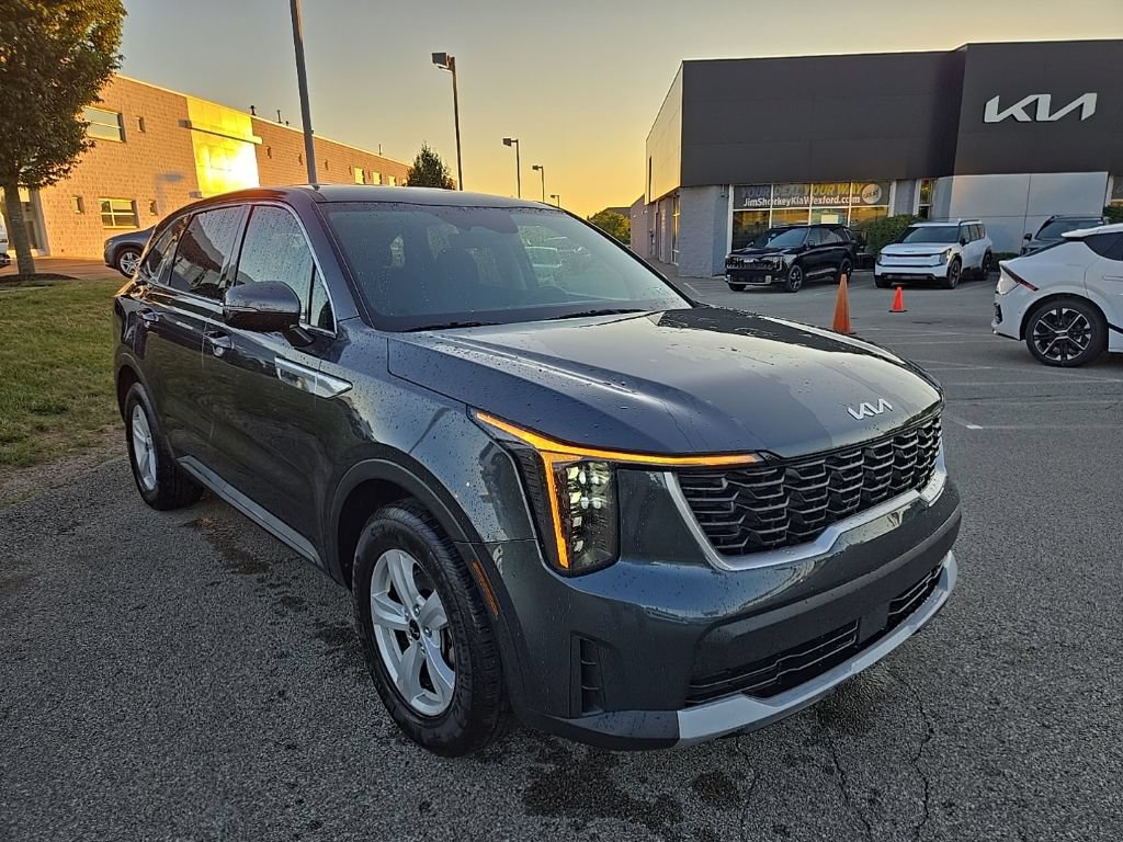 Certified 2024 Kia Sorento LX FWD image 1