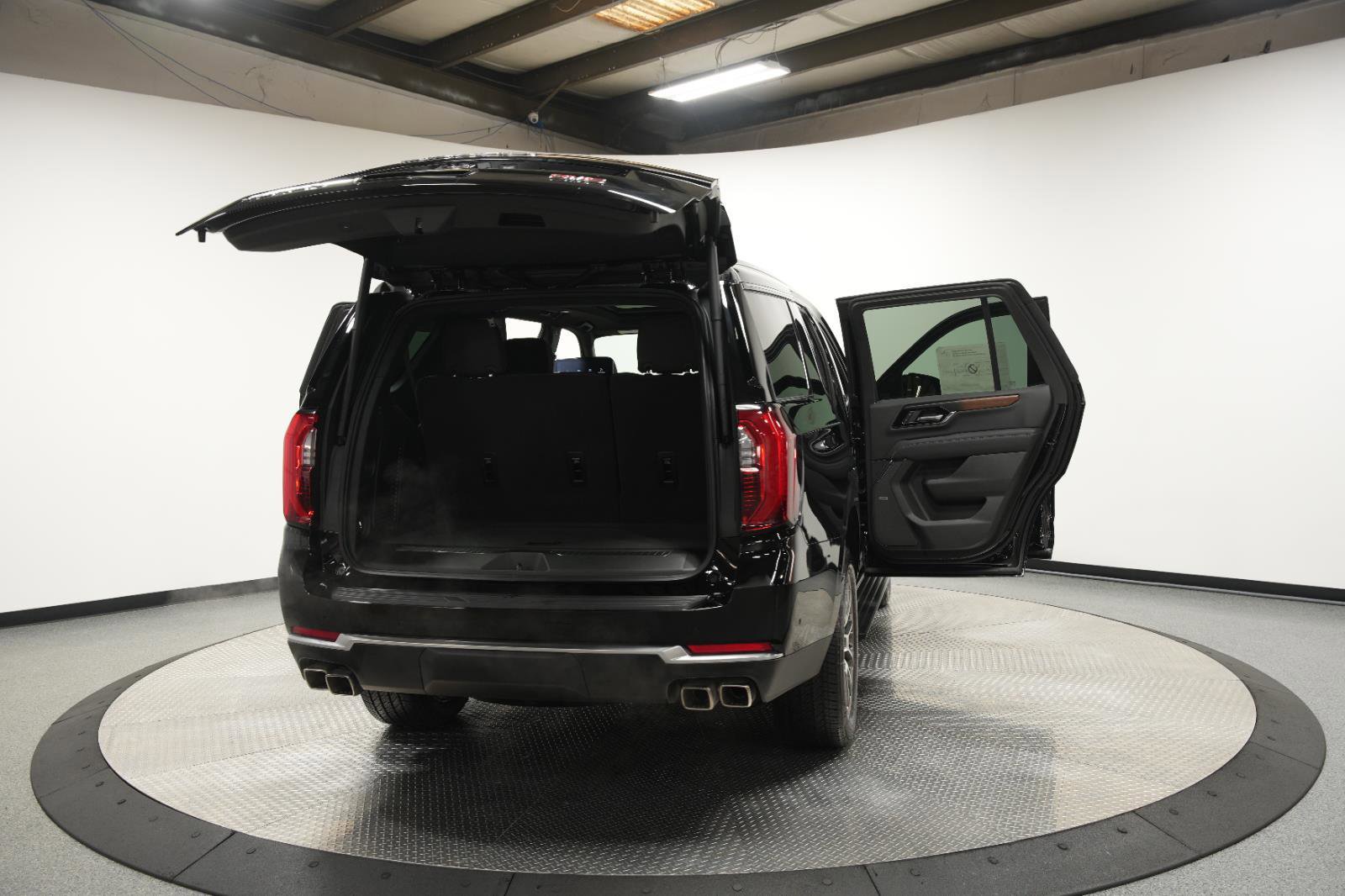 New 2026 GMC Yukon Denali w/ Denali Reserve Package image 14