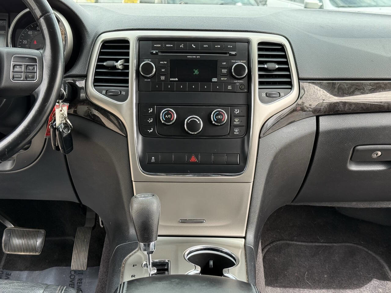 Used 2011 Jeep Grand Cherokee Laredo AWD/4WD image 12