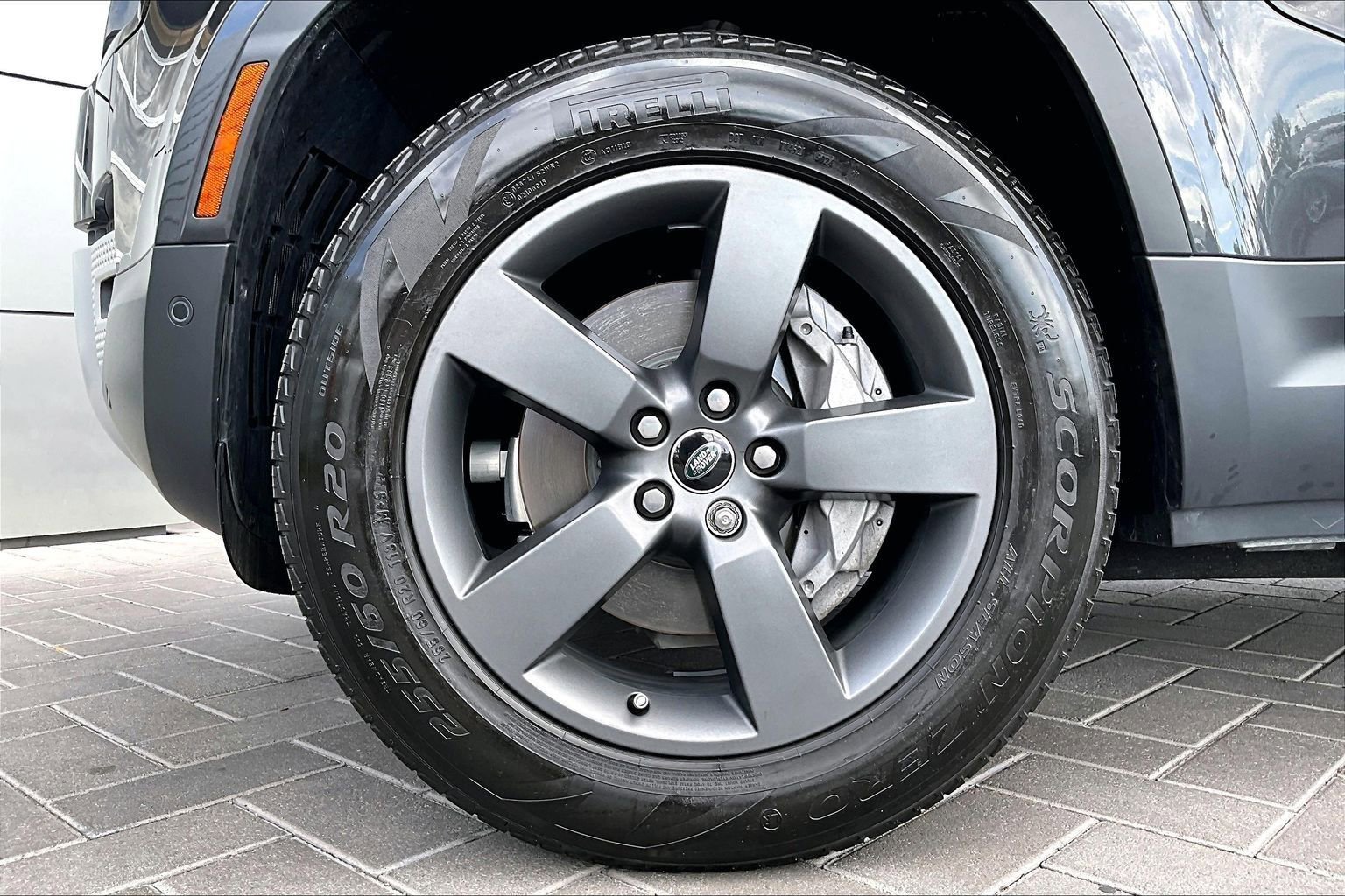 Used 2025 Land Rover Defender 110 S image 9