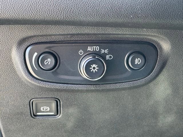 Used 2024 GMC Terrain SLT AWD/4WD image 13