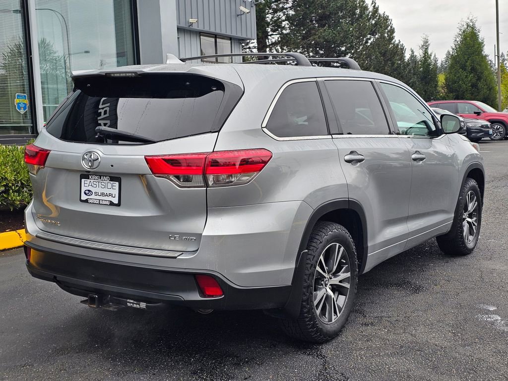 Used 2017 Toyota Highlander Plus AWD/4WD image 7