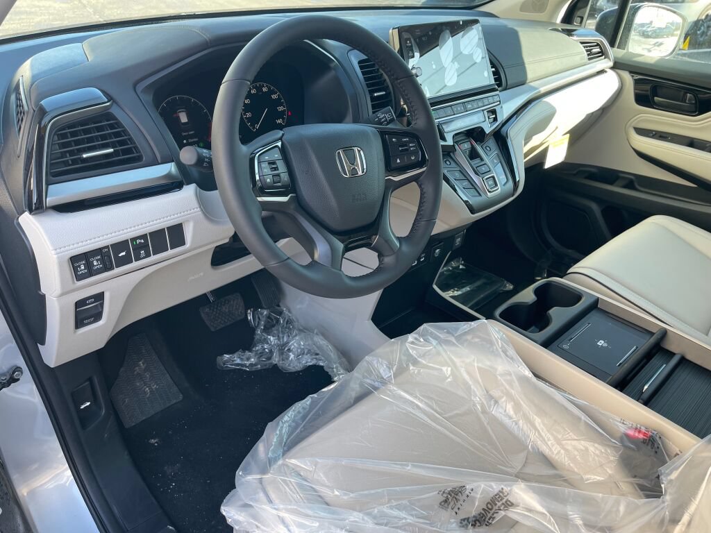 New 2026 Honda Odyssey Touring image 6