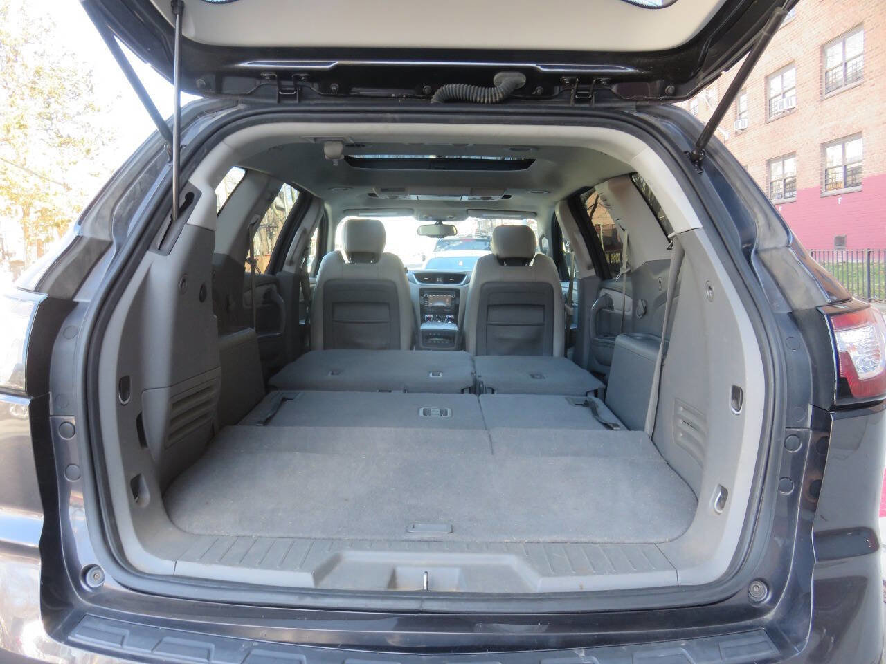 Used 2017 Chevrolet Traverse LT image 29