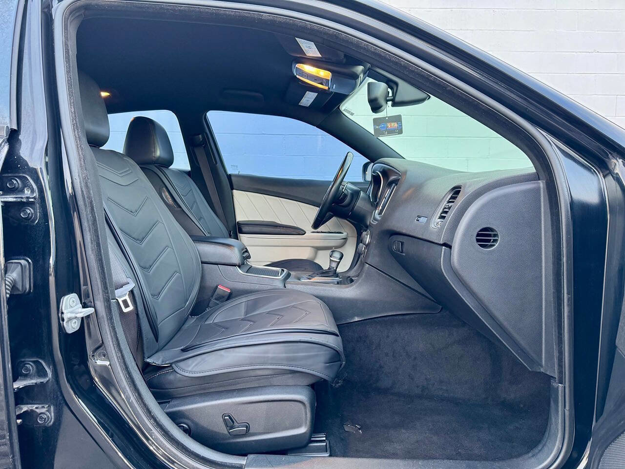 Used 2015 Dodge Charger R/T w/ Plus Group RWD image 21