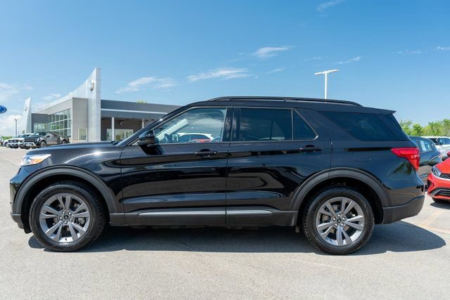 Used 2023 Ford Explorer XLT w/ Equipment Group 202A AWD/4WD image 9
