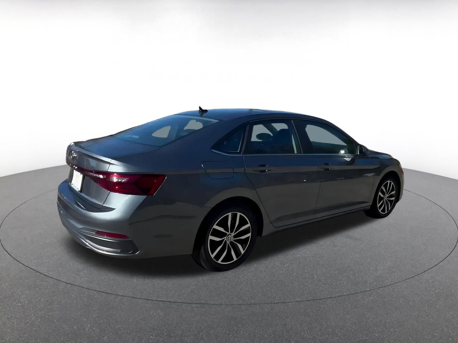 Used 2025 Volkswagen Jetta SE image 15