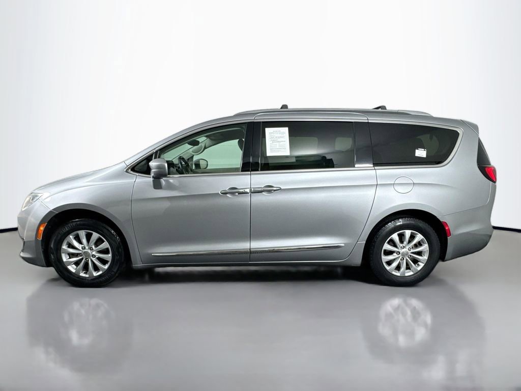 Used 2018 Chrysler Pacifica Touring-L FWD image 8