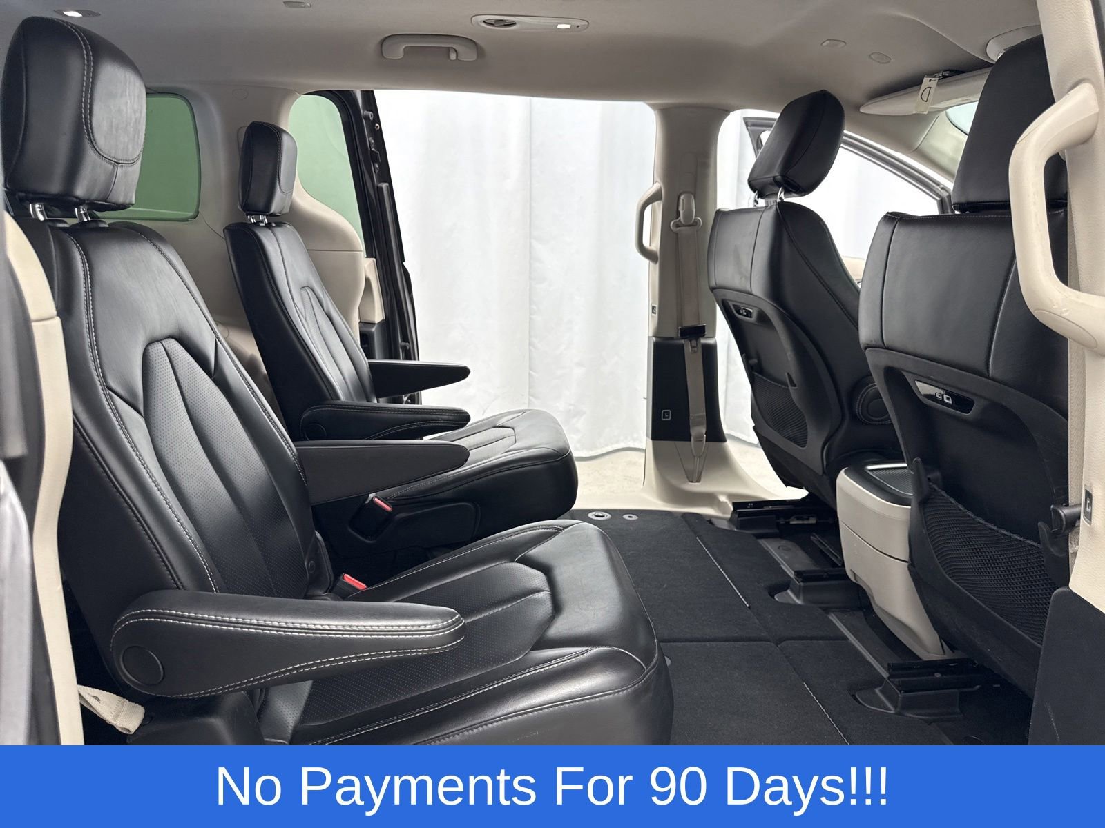 Used 2023 Chrysler Pacifica Touring-L FWD image 32
