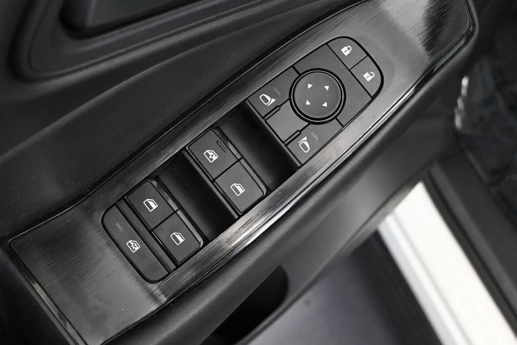 Used 2024 Nissan Rogue S AWD/4WD image 19