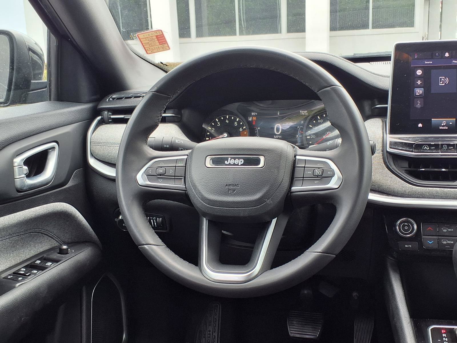 Used 2024 Jeep Compass Latitude AWD/4WD image 10