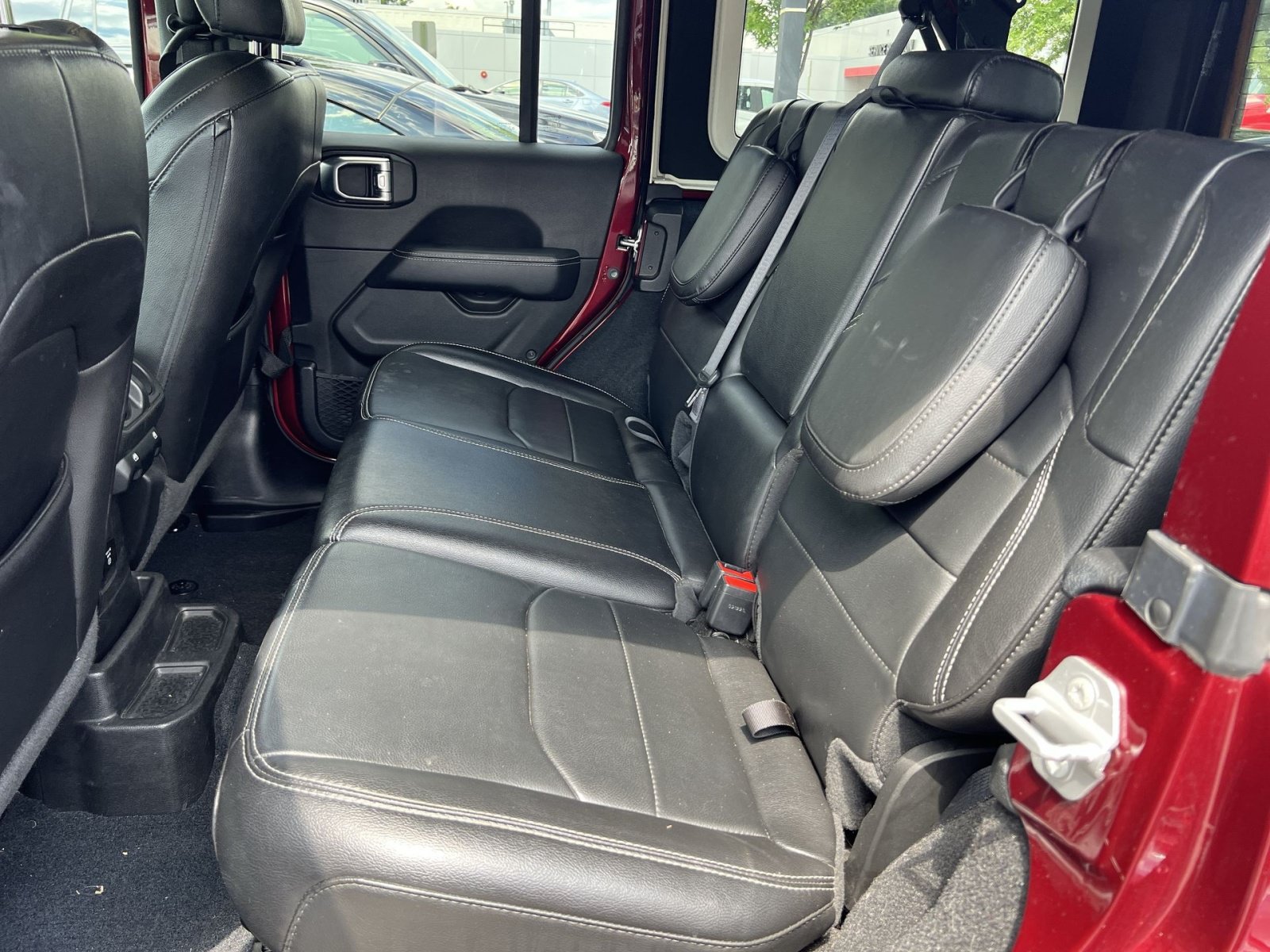 Used 2022 Jeep Wrangler Unlimited Sahara w/ Cold Weather Group AWD/4WD image 22