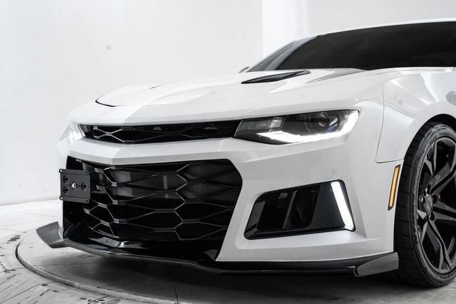 Used 2017 Chevrolet Camaro SS RWD image 9
