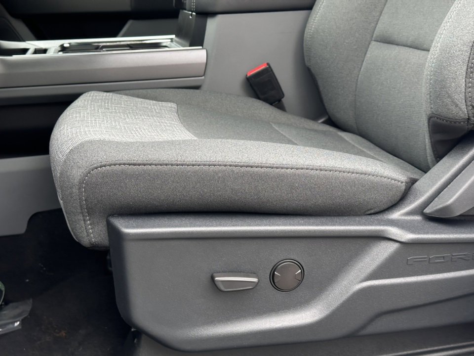 New 2025 Ford F250 XLT w/ FX4 Off-Road Package image 17