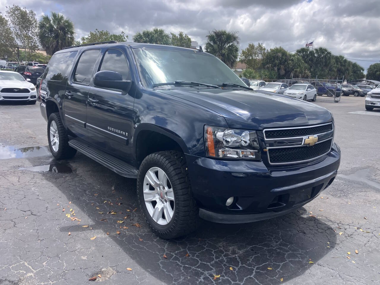 Used 2007 Chevrolet Suburban LT w/ LT Preferred Equipment Group RWD image 8