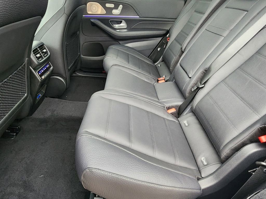 Used 2025 Mercedes-Benz GLS 450 4MATIC image 12