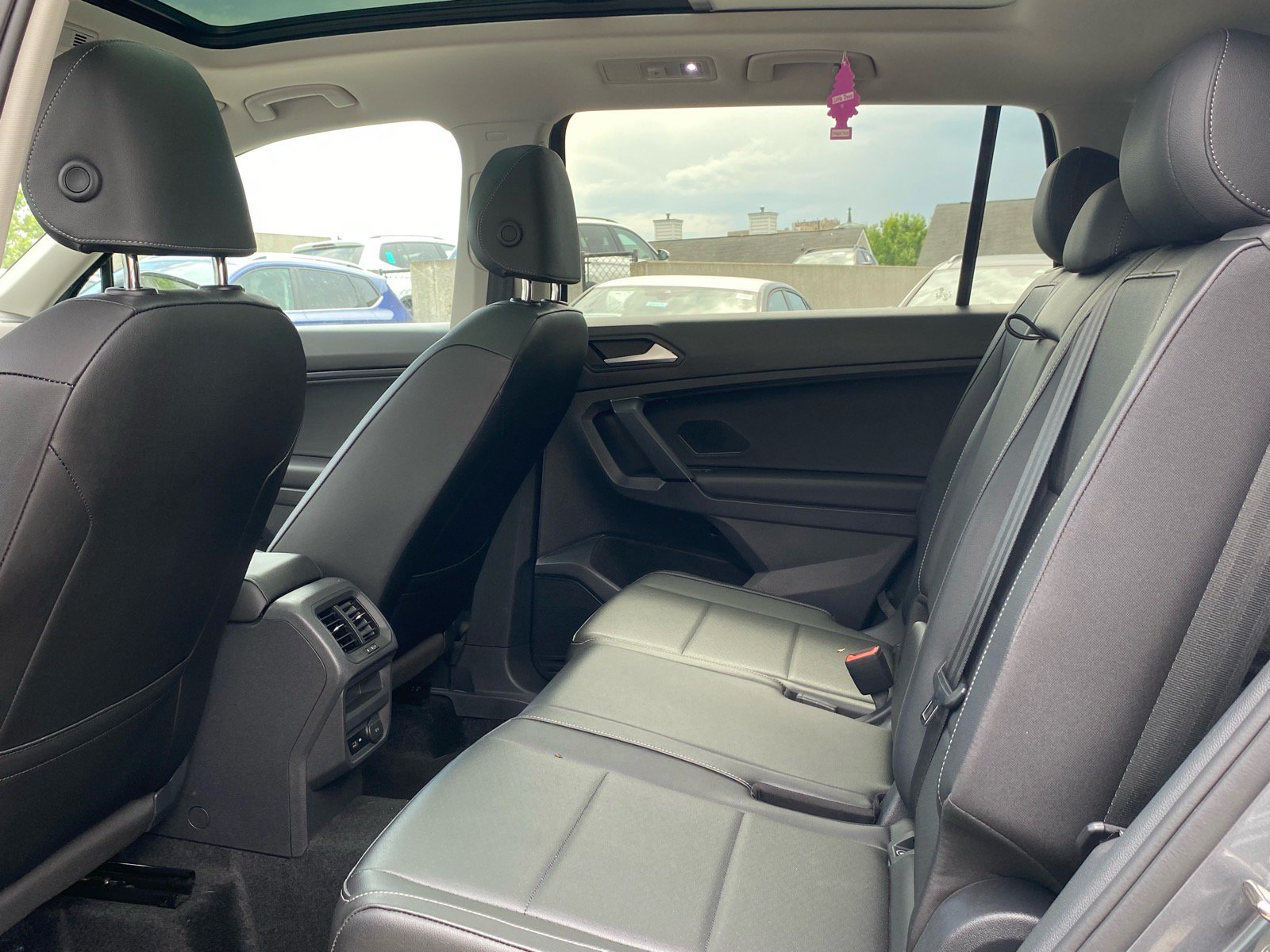 Used 2019 Volkswagen Tiguan SEL FWD image 19