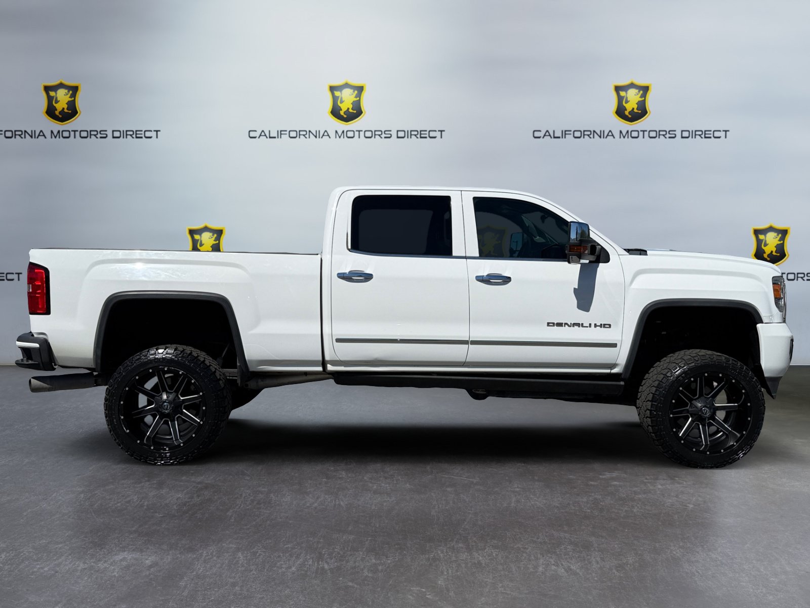 Used 2015 GMC Sierra 2500 Denali w/ Duramax Plus Package AWD/4WD image 6