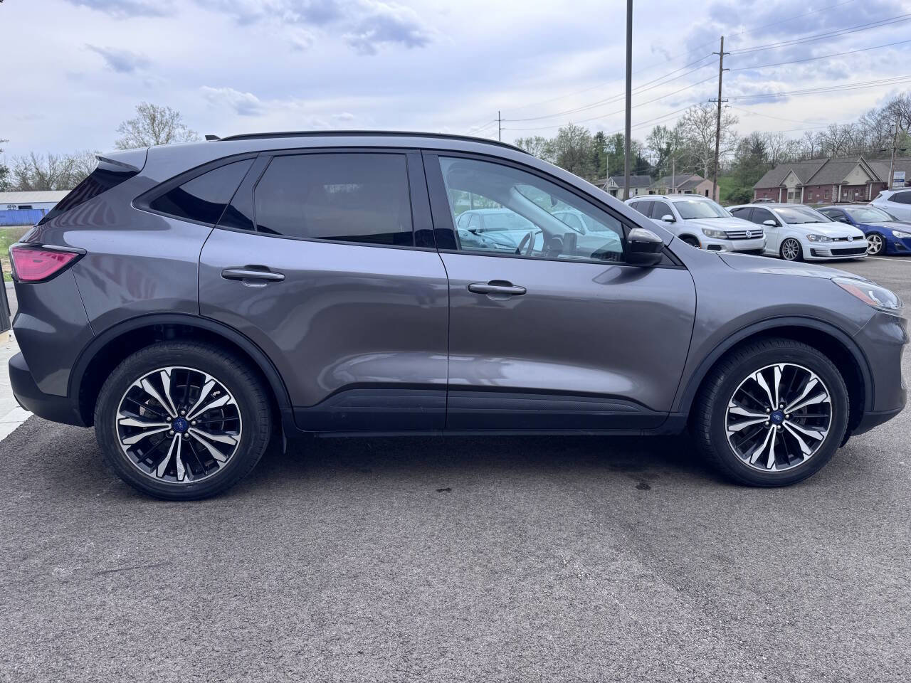 Used 2022 Ford Escape SE w/ SE Sport Appearance Package AWD/4WD image 5