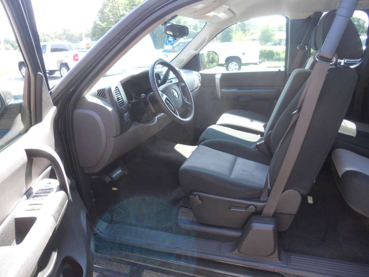 Used 2009 Chevrolet Silverado 1500 LS RWD image 25