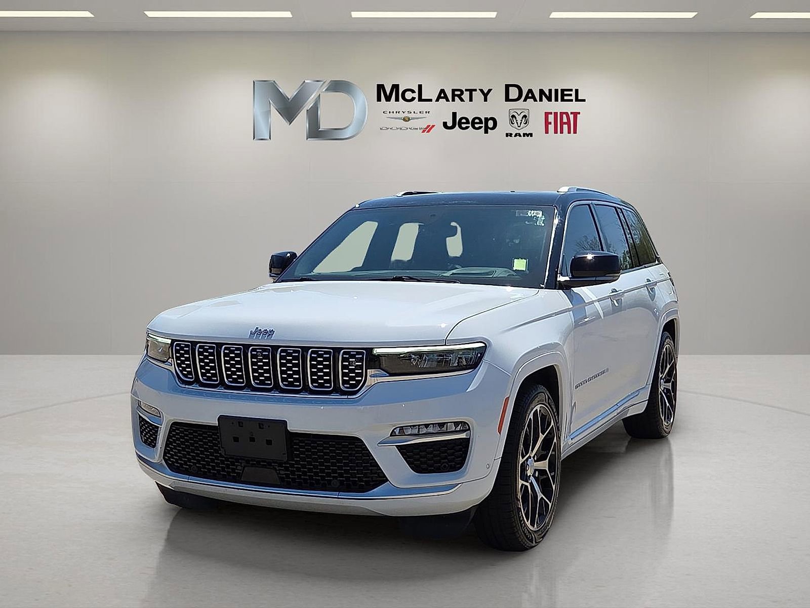 Used 2023 Jeep Grand Cherokee Summit AWD/4WD video 2