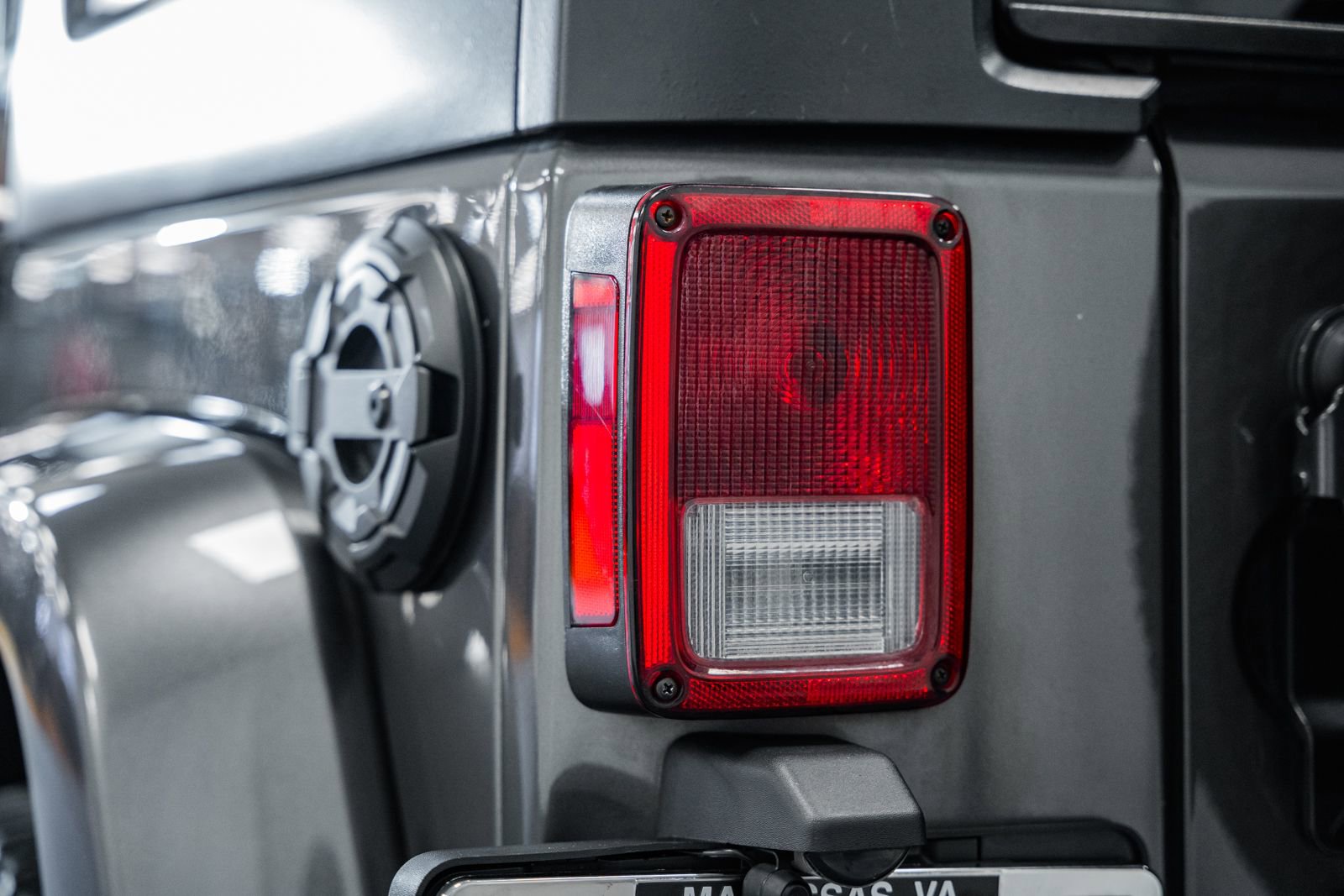 Used 2018 Jeep Wrangler Unlimited Sahara w/ Connectivity Group image 7