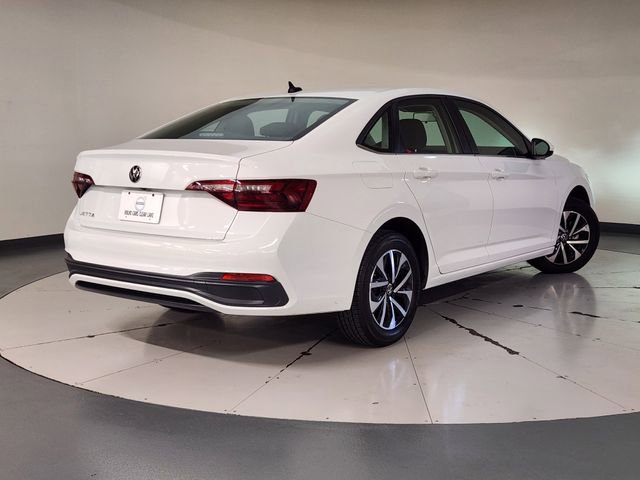 Used 2022 Volkswagen Jetta S image 2