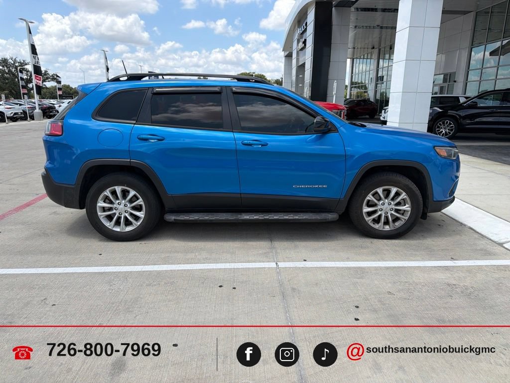 Used 2022 Jeep Cherokee Latitude Lux w/ Sun & Sound Group AWD/4WD image 3